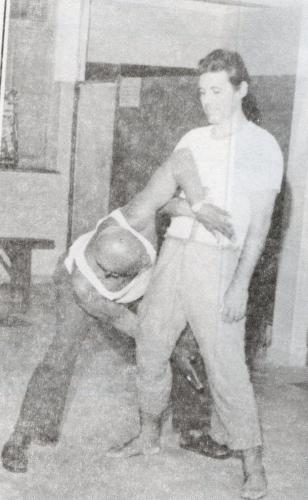 Mestre Bimba armando o balao