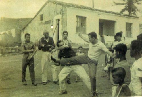 Mestre Bimba e alunos - Sitio Caruano