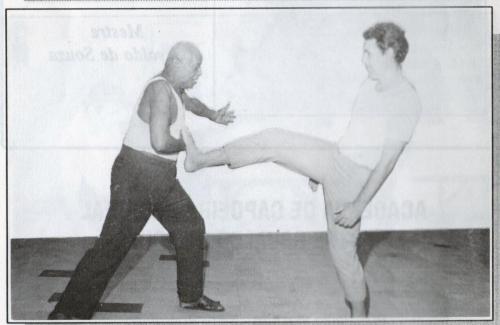 Mestre Bimba ensinando (2)