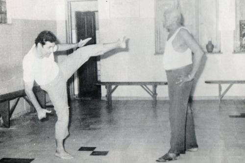 Mestre Bimba ensinando